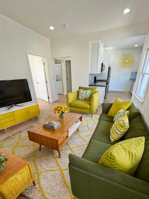 Building Photo - 3919 1/2-31-2 Mont Clair St