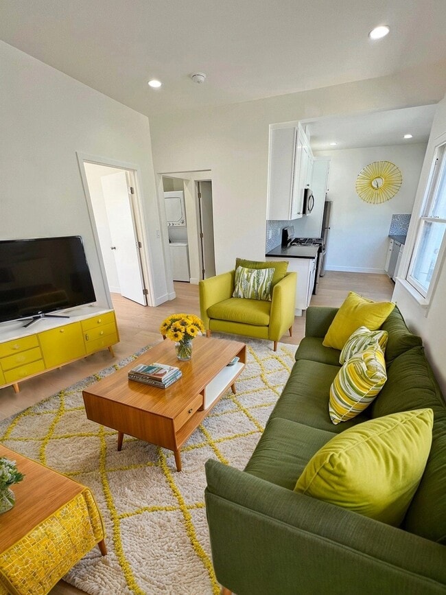 Building Photo - 3919 1/2-31-2 Mont Clair St