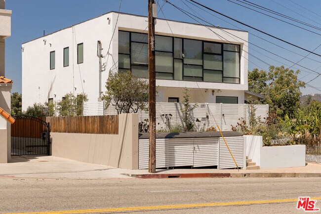Foto del edificio - 2287 Glendale Blvd