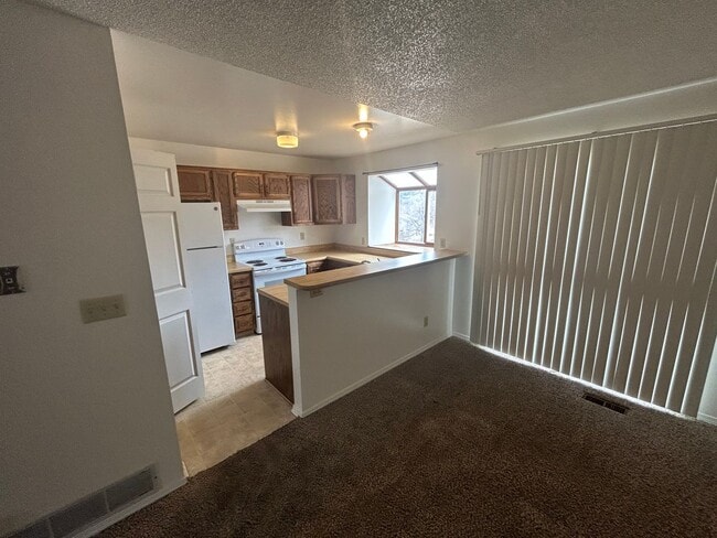 Building Photo - 2 Bed 2 Bath Condominium