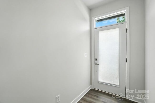 Building Photo - 952 Broad River Ln