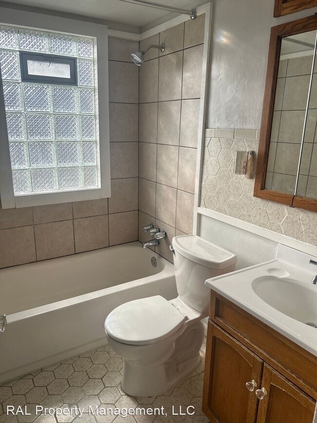 Building Photo - 3 br, 2 bath House - 3626 E 65th St