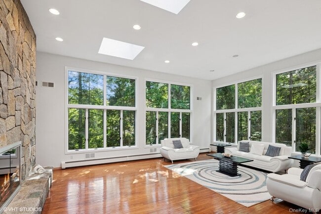 Foto del edificio - 4 Hemlock Hollow Rd