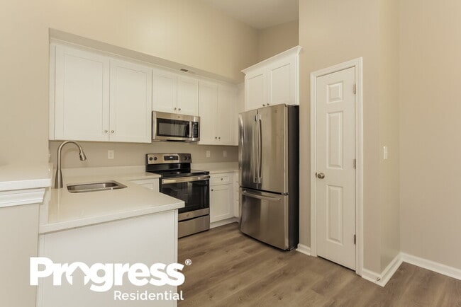 Building Photo - 2115 Cool Springs Ct