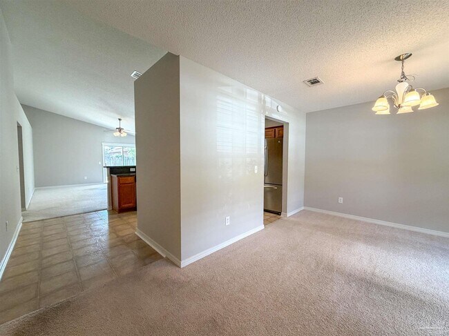 Foto del edificio - 697 Mozingo Ln