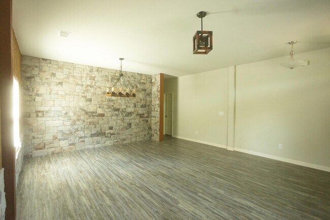 Foto del edificio - 1115 Dietrich Ln