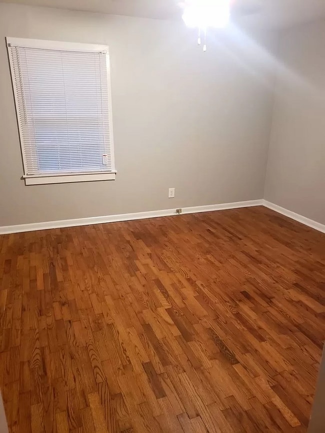 Building Photo - Charming 3 Bed, 2 Bath Home Near It All!