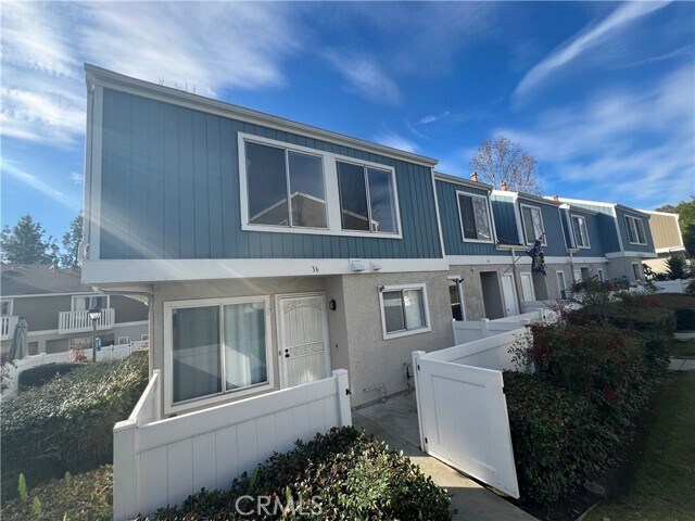 Foto del edificio - 36 Birchwood Ln