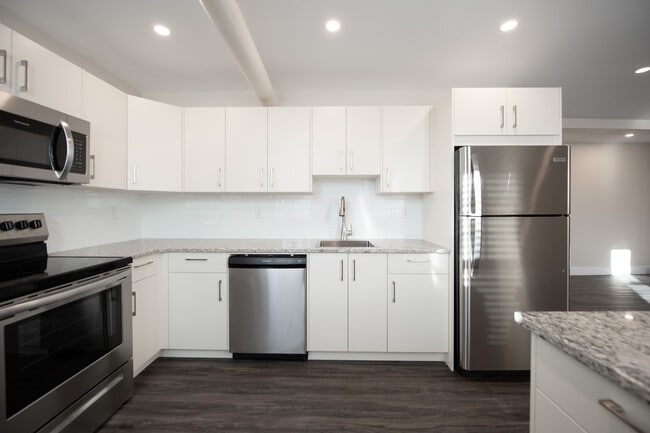 Building Photo - 812 Wolseley Av
