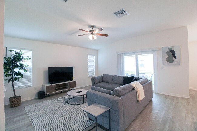 Foto del edificio - 7637 Rutherford Ln