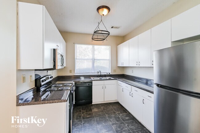 Foto del edificio - 8141 Walnut Valley Cove