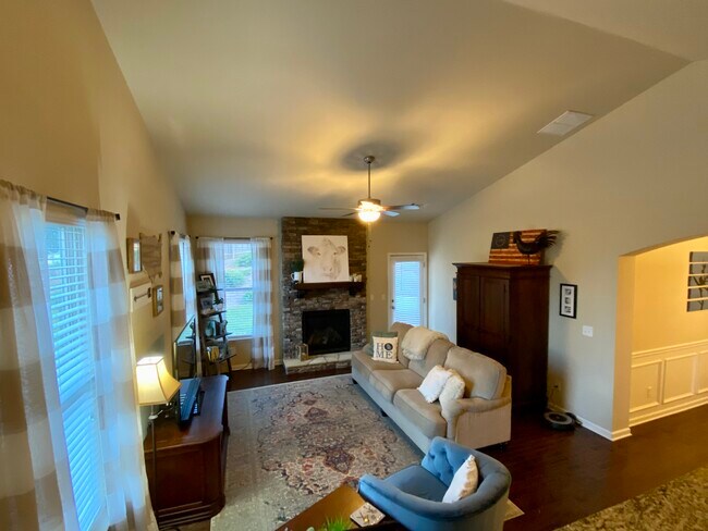 Foto del edificio - 22 Misty Oak Ln