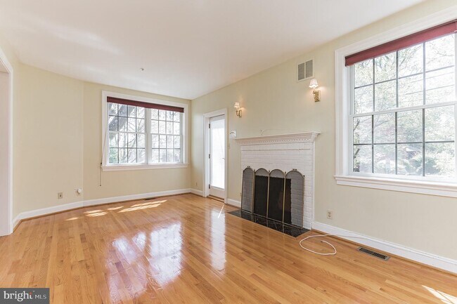 Foto del edificio - 5336 Chevy Chase Pkwy NW