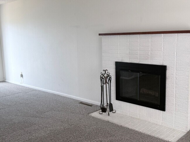 Building Photo - 5710 Eldora Dr