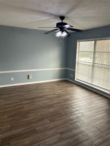 Building Photo - 409 Wildwood Dr