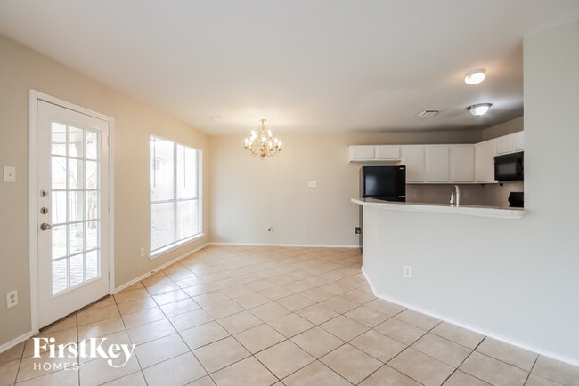 Building Photo - 3635 Villa Glen Dr