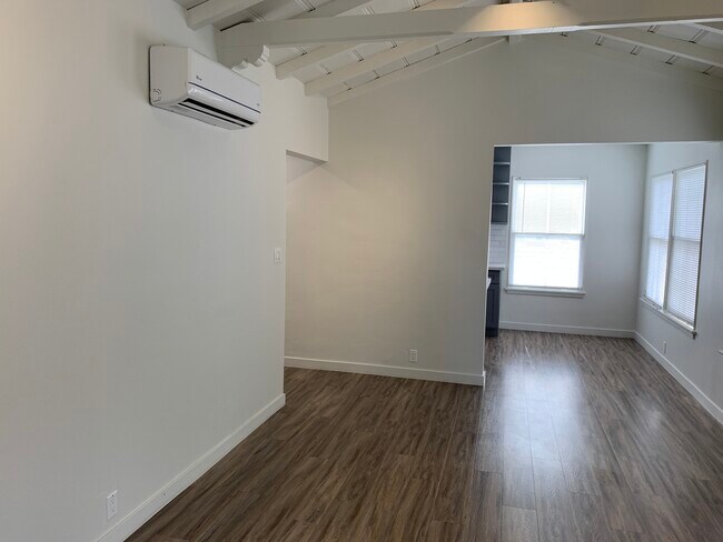 Building Photo - 701 Park Ave