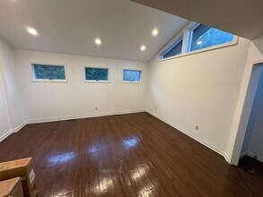 Building Photo - 236 Northfield Rd