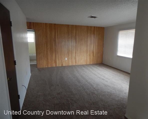 Building Photo - 3 br, 2 bath House - 2306 E. Olive St.