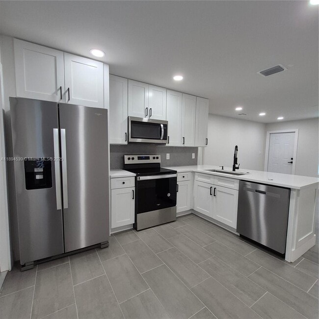 Foto del edificio - 823 NW 30th Ct