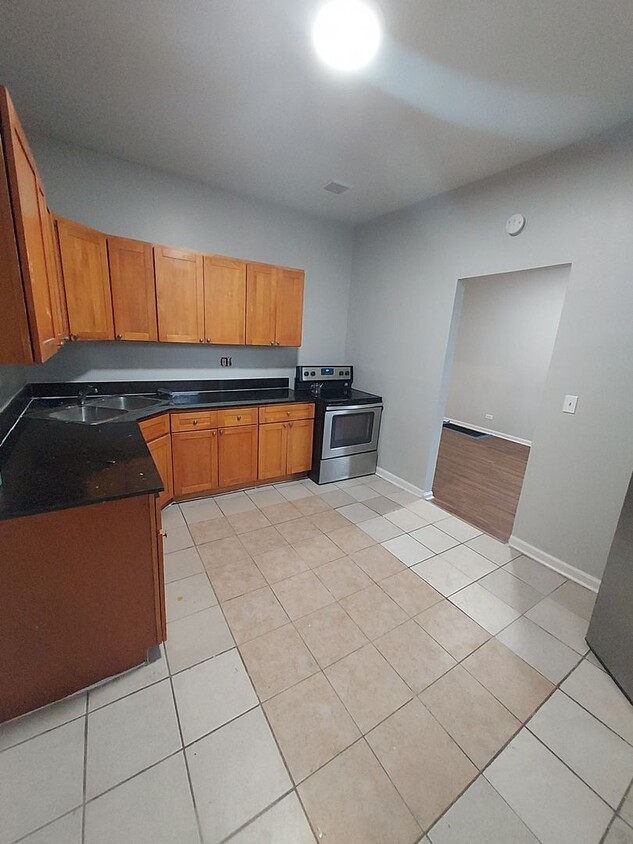 Primary Photo - 1966 Trumbull - 2 Bed