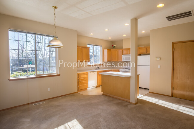 Foto del edificio - Cozy Three Bedroom Happy Valley Townhome!