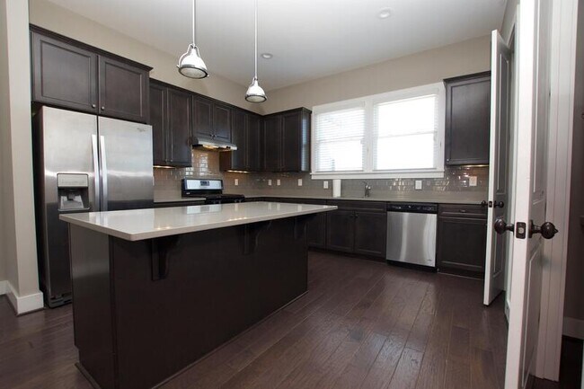 Foto del edificio - 254 Thomas Green Blvd