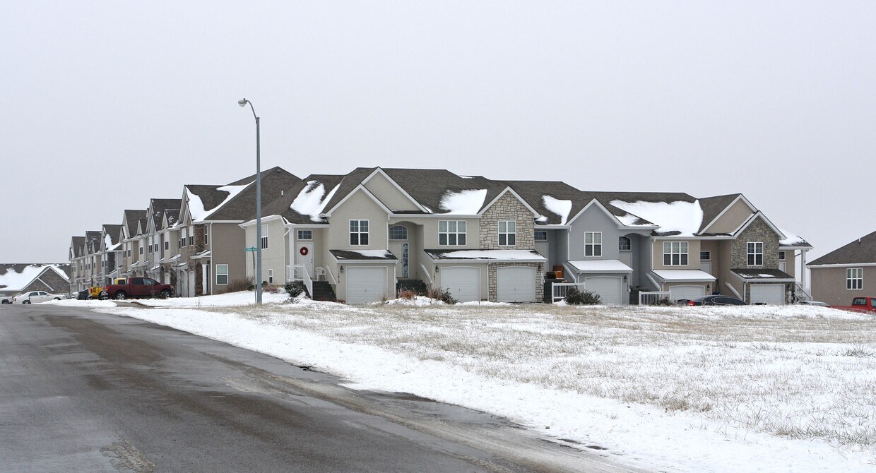 Raymore Townhomes Apartments in Raymore, MO