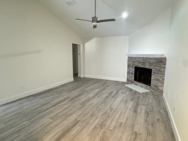 Photo - Fully Remodeled &amp; Updated 2 Bedroom w/... House