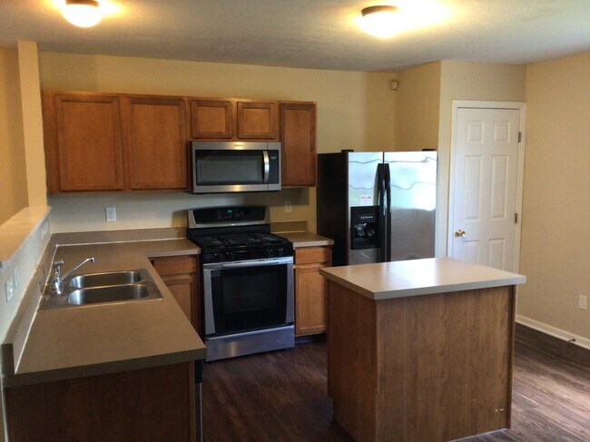 Foto del edificio - 1245 Cloverview St