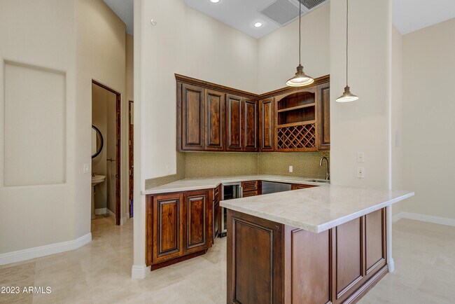 Foto del edificio - 8008 E Whistling Wind Way