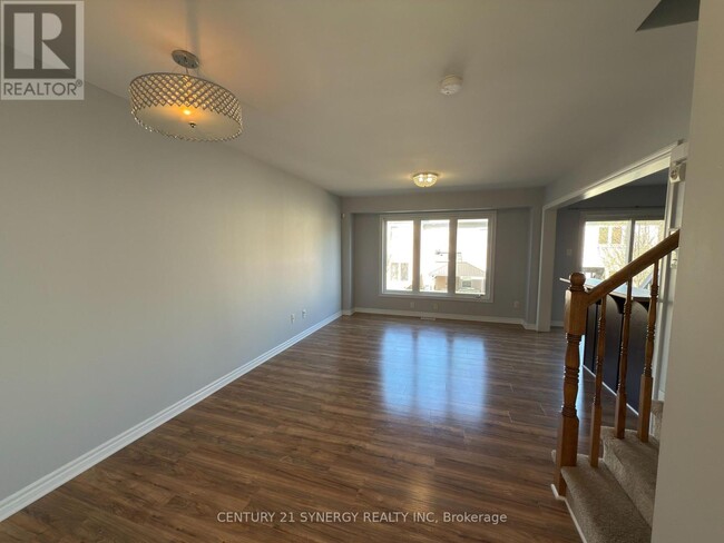 Building Photo - 921 Messor Cres