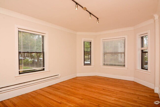Foto del edificio - 2330 N Rockwell St