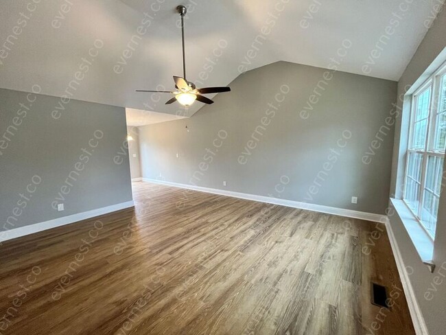 Building Photo - 4501 Crestway Dr