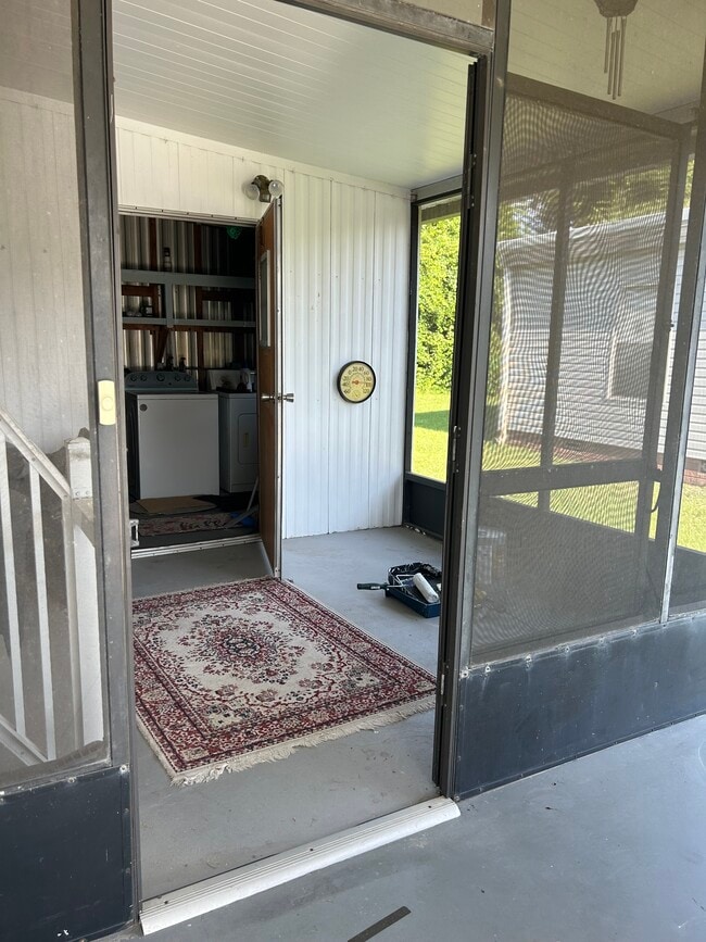 Building Photo - 5533 Williamsburg Ln