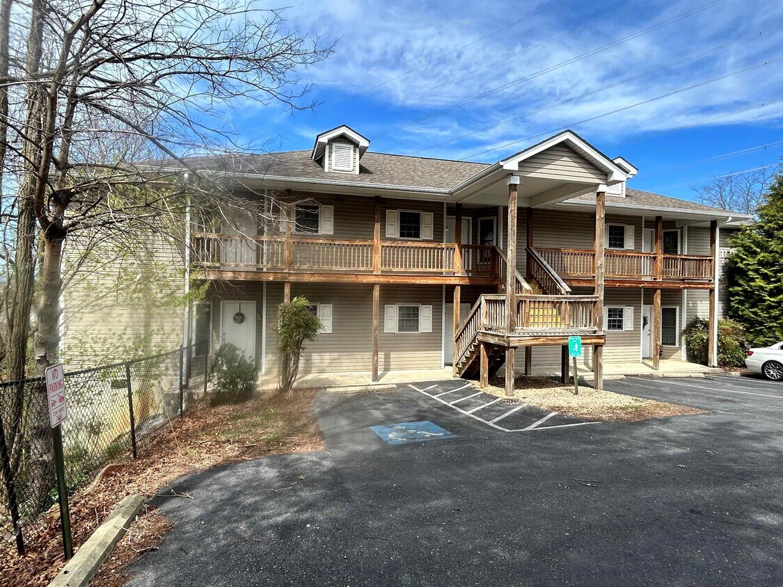 Primary Photo - 1129 Robin Hood Ct