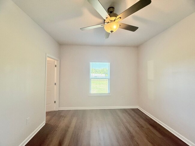 Building Photo - Spacious 2-Bedroom Duplex