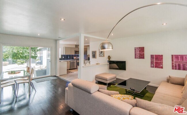 Foto del edificio - 13506 Gilmore St