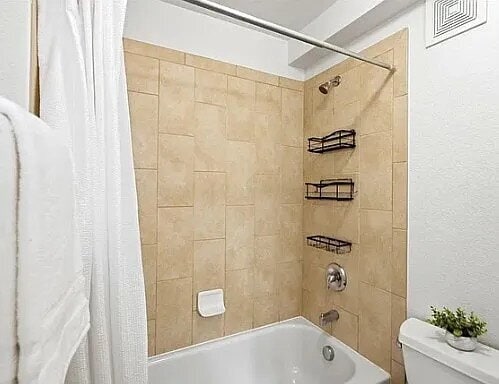 Building Photo - Now Available! Private room in 3 bed / 2 bath condo