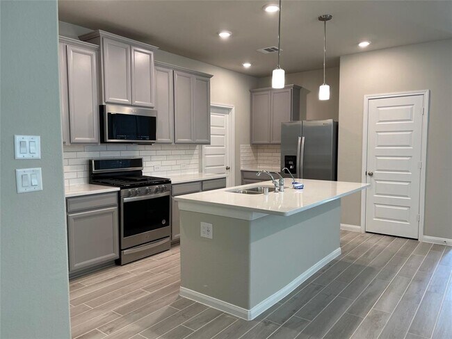 Building Photo - 7059 Silverleaf Oak St