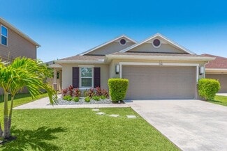 Building Photo - 5940 NW Pine Trail Cir