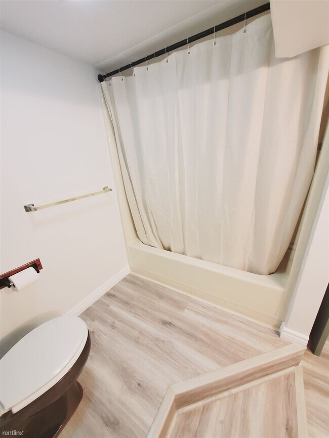 Foto del edificio - 1 br, 1 bath Condo - 23 Estwick Pl Unit 1