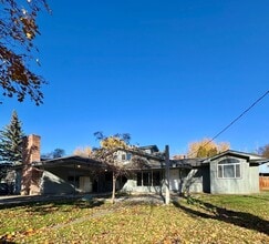 Building Photo - 1001 N Brooklane St