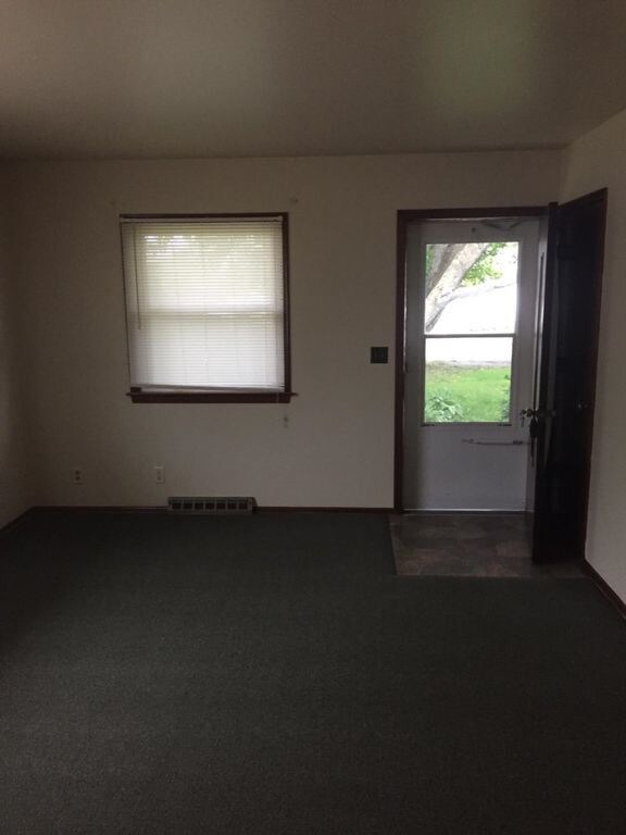 Building Photo - 804 S 7th Street