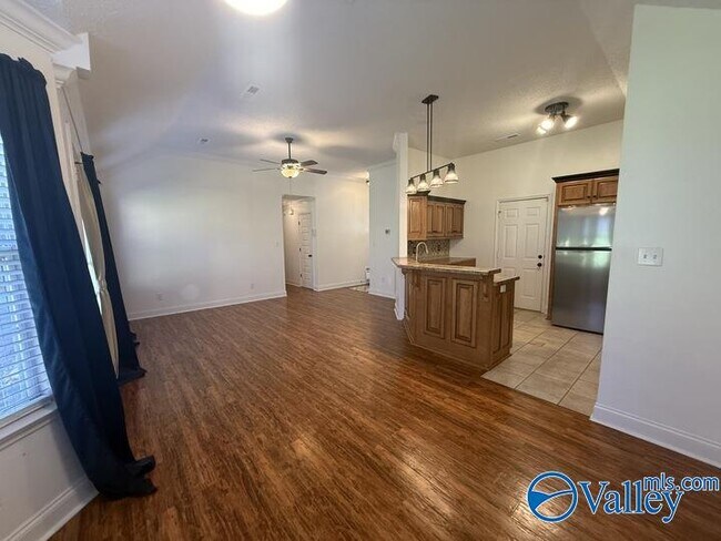 Foto del edificio - 104 Cypress Creek Dr