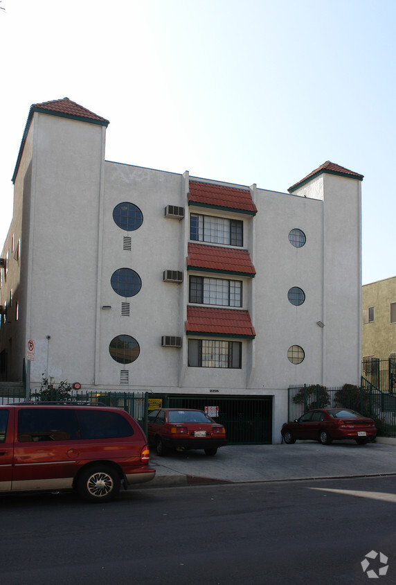 Building Photo - 235 S Mariposa Ave