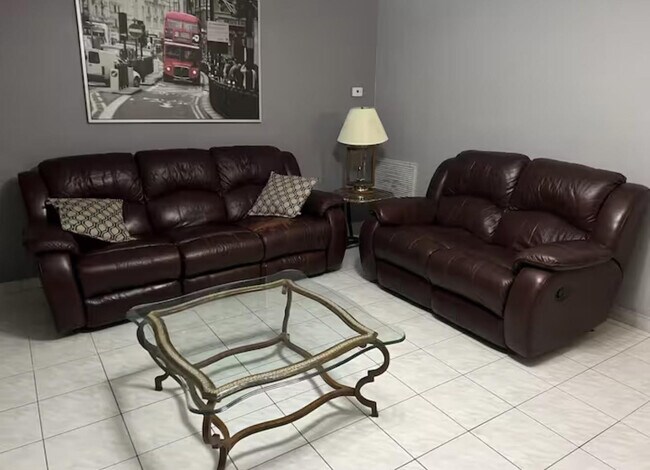 Foto del edificio - 6931 SW 6th St