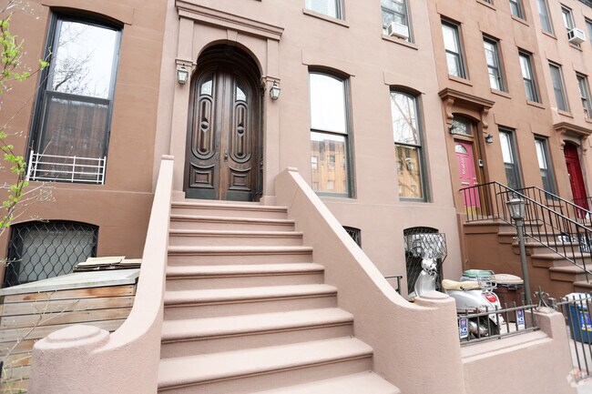 Building Photo - 394 Sackett St