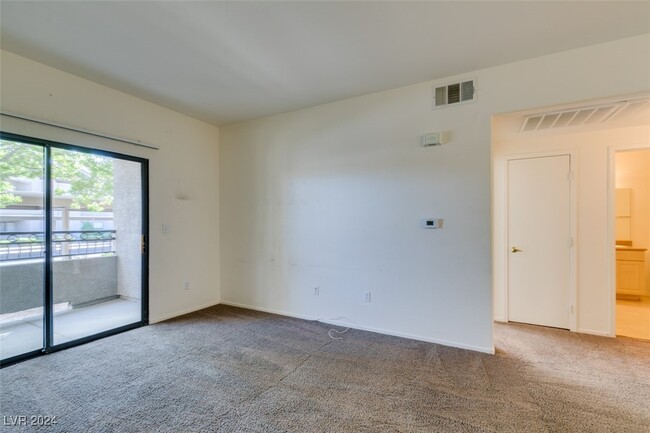 Foto del edificio - 8250 N Grand Canyon Dr