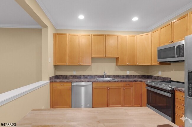 Foto del edificio - 84 Autumn Ridge Rd